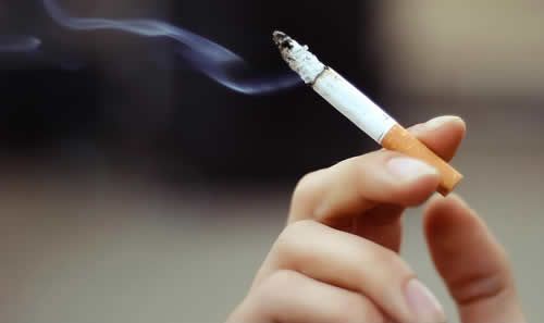 【圖】煙草中的尼古丁會引起脱髮