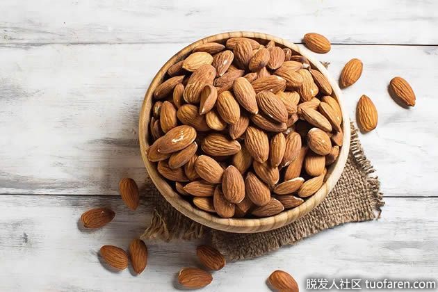 【圖】富含維生素E的食物：杏仁