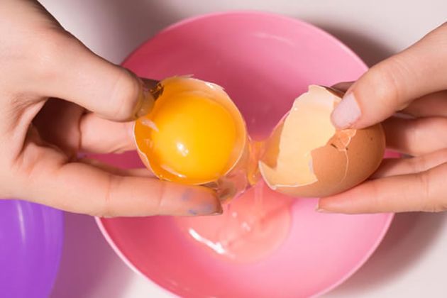 【圖】如何使用雞蛋護理乾燥的頭髮?