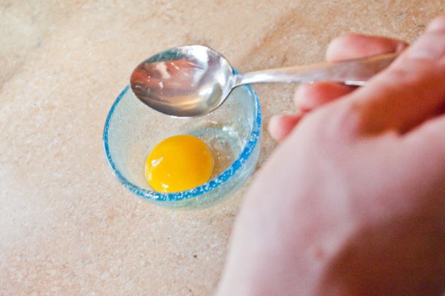 【圖】橄欖油和雞蛋用於頭髮護理