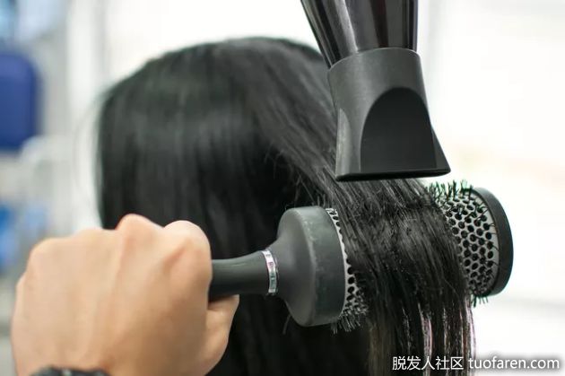 【圖】頭髮成團脱落的原因是什麼？