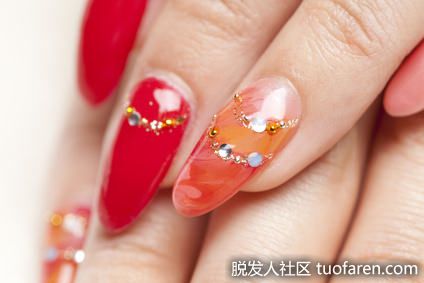 【圖】長指甲，其實可能會傷到頭皮!