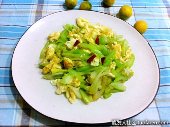 【圖】6大健康好處助抗炎降膽固醇 炒芹菜更好方法保留營養