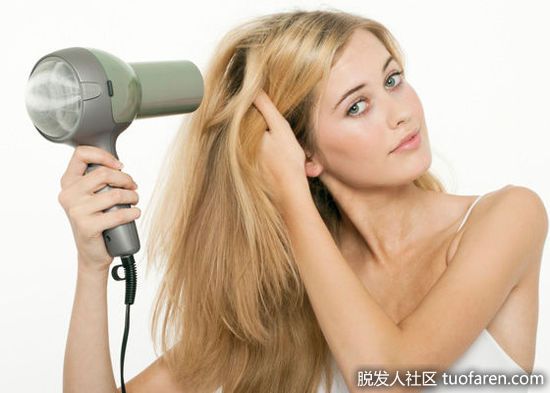 【圖】【護髮技巧】吹髮宜先熱後冷 尼龍梳較適合幼細髮絲