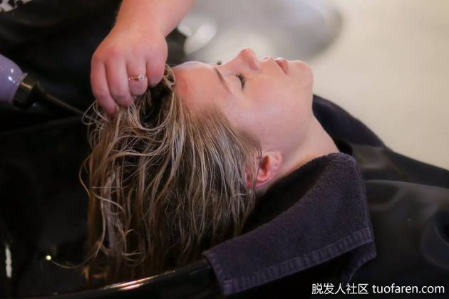 【圖】別這樣做！洗頭拿洗髮水混入護髮素？醫：小心洗不乾淨…