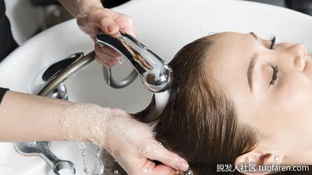 【圖】洗頭次數跟掉髮有關嗎？同一種洗髮水用太久髮質會變差？錯，皮膚科醫師破解洗髮兩大疑問！