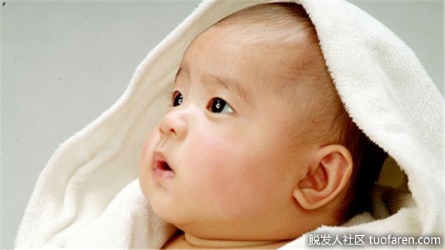 【圖】2歲娃夜夜哭鬧 頭髮眉毛都掉光