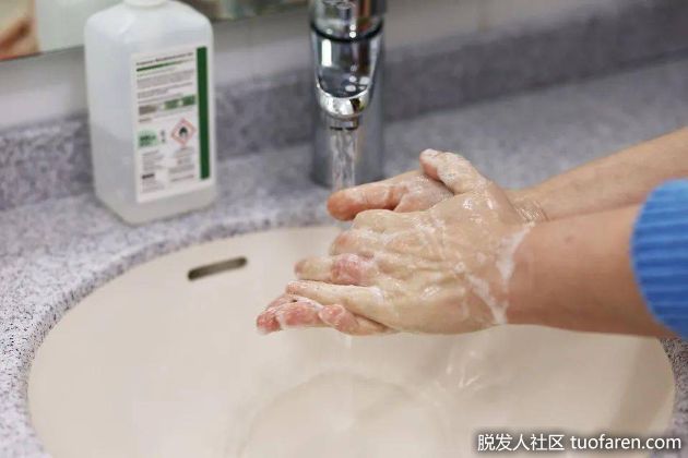 【圖】抗菌清潔劑未稀釋 當心皮膚炎