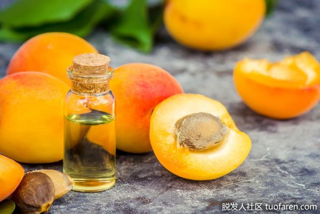 【圖】杏仁油對頭髮的好處和使用方法