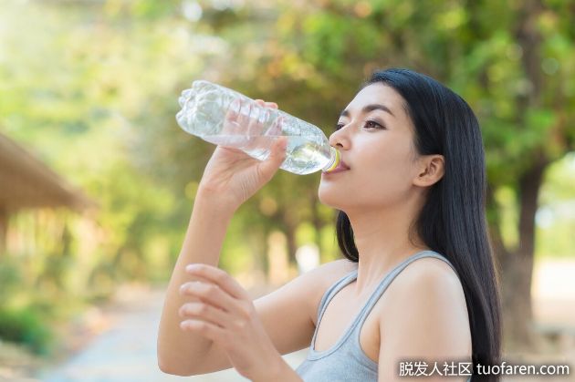 【圖】水中有多少卡路里？每天需要喝多少水？