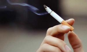 煙草中的尼古丁會引起脱髮