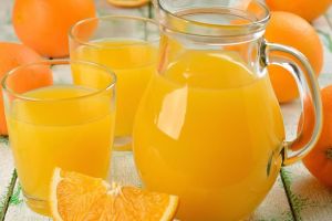 想要頭髮濃密，可以喝果汁