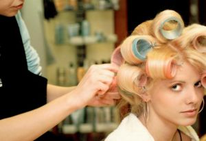 頭髮漂白或染髮會導致脱髮嗎?