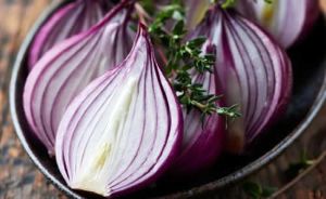 洋葱可用於脱髮 促進頭髮生長的