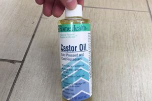 蓖麻油對頭髮的好處和用途