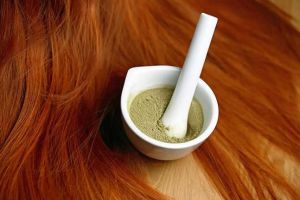 如何選擇最好的指甲花護髮素?