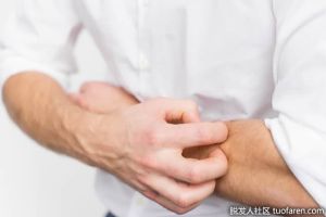 是什麼引起皮膚瘙癢和爬行的感覺？