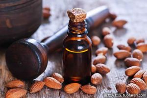 杏仁油可以用來擦頭髮嗎？