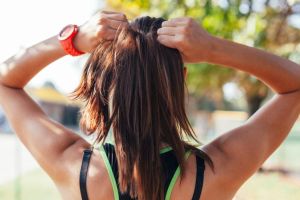 如何修復女性稀疏的頭髮