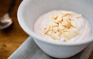 杏仁油+酸奶用於脱髮治療