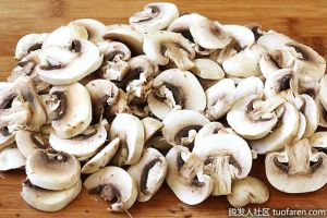 抑制雌激素的食物：蘑菇