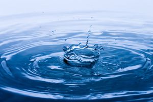 喝水有助於頭髮的生長