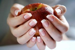 哪些維生素可以幫助指甲生長？