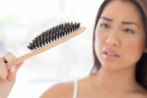 什麼導致頭髮稀疏?