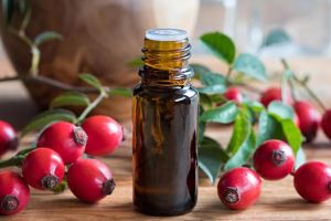 玫瑰果精油對皮膚和頭髮的好處