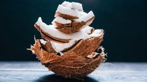 椰子油對頭髮和皮膚的好處