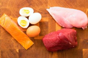 促進頭髮生長的飲食：雞蛋、魚和其他食物