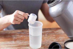 肌酸會導致男性型脱髮嗎?