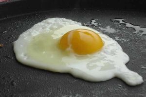 抑制DHT的食物：蛋黃