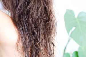 頭髮油膩和脱髮有什麼關係?