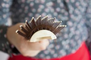 是什麼導致女性睾丸激素水平高?