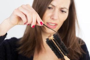 使用自然方法和造型技巧來解決脱髮問題