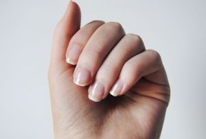 指甲易碎、頭髮生長緩慢的原因