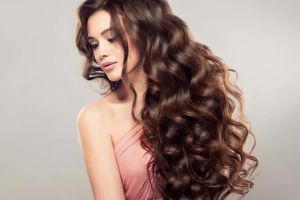 長而濃密的頭髮背後的秘密