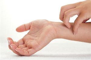 毛囊炎是什麼引起的？怎樣治療毛囊炎？