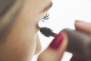怎麼重新長睫毛？
