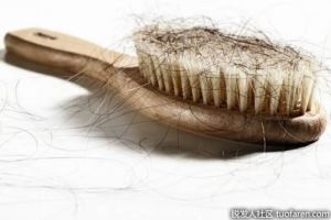 如何阻止頭髮自然脱落- 5件絕對有效的事情