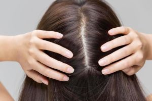 什麼導致頭皮結痂?