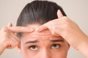 前額腫脹的常見原因是什麼?