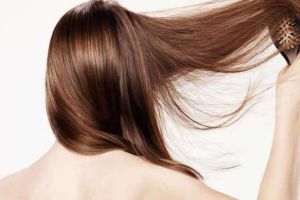 【超全】女性頭髮稀疏：潛在健康問題的警告信號