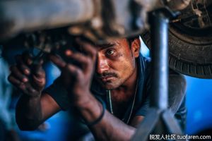 如何清除頭髮上的機油？