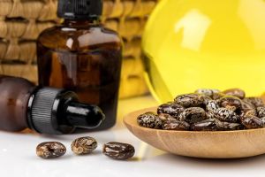 蓖麻油可修復頭髮分叉，有助於頭髮生長和變黑