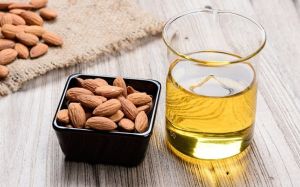 蓖麻油和杏仁油混合用於頭髮生長