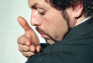 頭皮屑是什麼原因引起的？