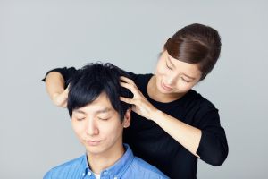 頭部按摩對斑禿症有效?