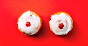 是什麼導致女性乳頭周圍毛髮生長？